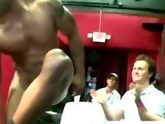 Muscley amateur stripper hunk gets sucked off