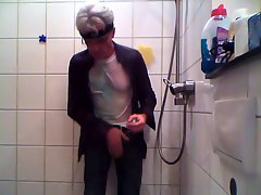 washing my clothes in the shower - part 1