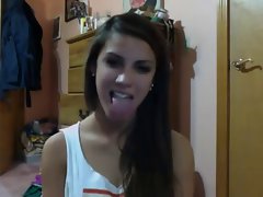 amateur hot teen brunette makes her tongue dance