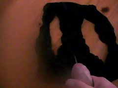 cumshot in panty (einer Bekannten)