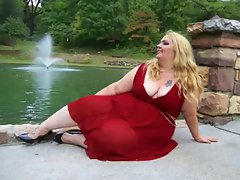 BBW Anastasia Lady in Red