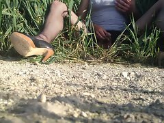 Crossdresser wanking in a wheat field