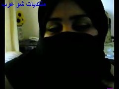 arab woman playing with arabic dick