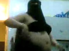 Arab niqab bellydance