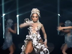 Jennifer Lopez de-robe dances